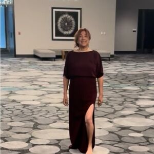 Chic Women's Maxi Dress in Rich Burgundy